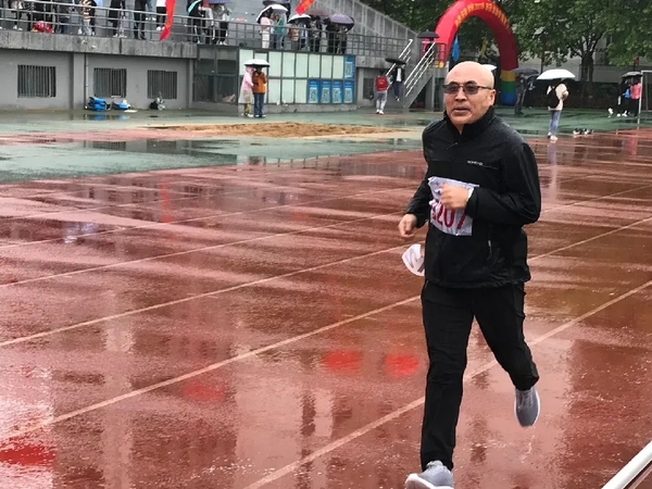 教工男子甲组1500米 王富华 教工男子甲组1500米 王富华