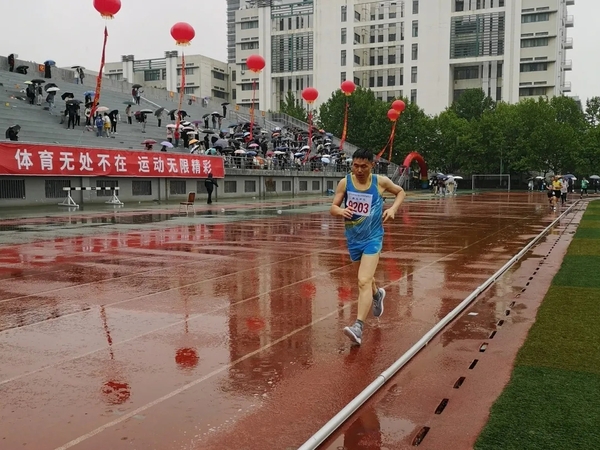 教工男子甲组1500米 张卫东 教工男子甲组1500米 张卫东