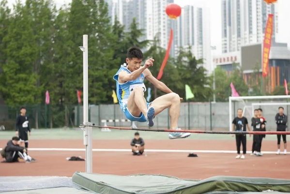 员工男子乙组跳高 王永超 员工男子乙组跳高 王永超