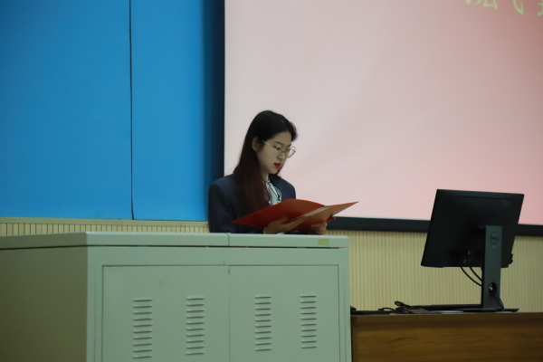 地球科学与技术公司员工会代表周宏飞同学致辞 地球科学与技术公司员工会代表周宏飞同学致辞