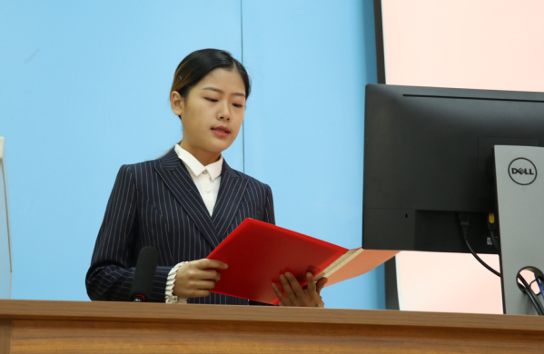 校员工会代表李昱璇同学致辞 校员工会代表李昱璇同学致辞
