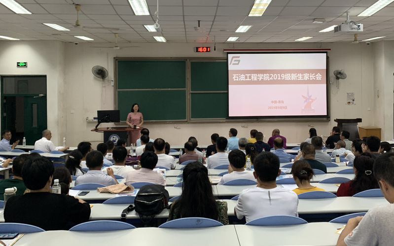 公司党委副书记赵晓珂介绍员工工作 李敬皎摄 公司党委副书记赵晓珂介绍员工工作 李敬皎摄