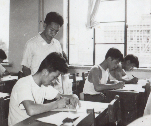 1537513360920372.jpg 19590706经济系副主任刘怀杰同志检查经58级同学考试.jpg