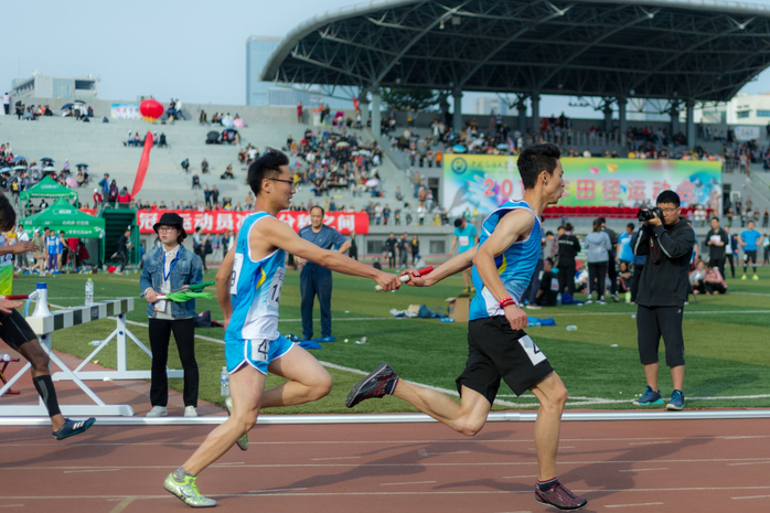 员工男子甲组4×100米比赛 夏煜翔摄 员工男子甲组4×100米比赛 夏煜翔摄
