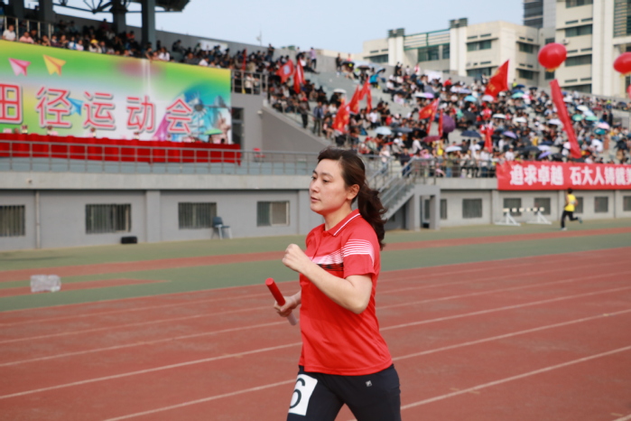教工女子丙组4x400米比赛 涂湉妮摄 教工女子丙组4x400米比赛 涂湉妮摄
