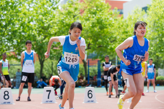 员工女子乙组100米比赛 夏煜翔摄 员工女子乙组100米比赛 夏煜翔摄