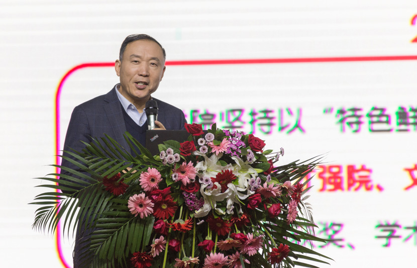 孙宝江经理作2018年度行政工作报告.jpg