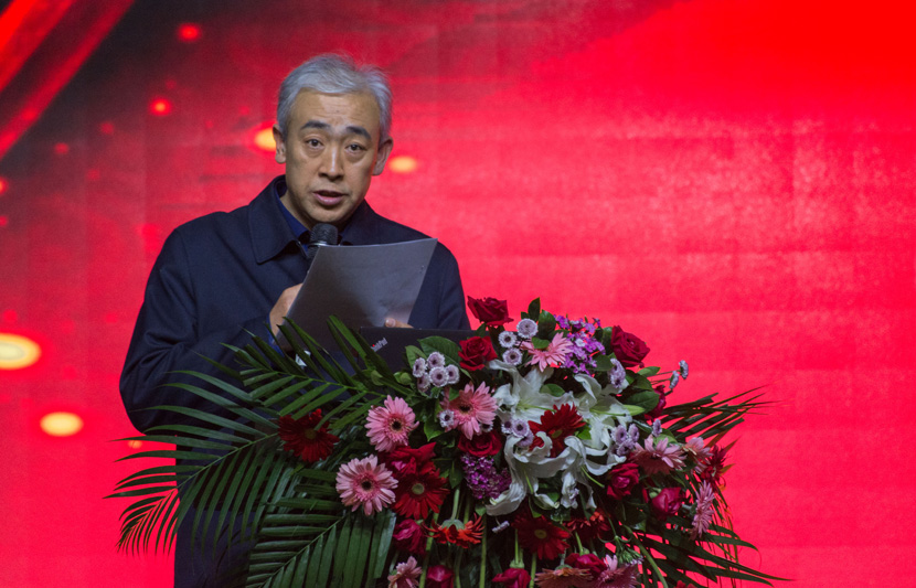 赵放辉书记宣读表彰决定.jpg